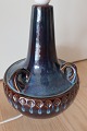 Beautiful tabel lamp made of stoneware
Søholm stoneware, Bornholm, Denmark
H: 29cm without socket
Stamp 1059
In a good condition