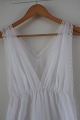 Frauenhemd / Kleid ohne Ärmel
Ein antikes Frauenhemd mit schöner Handarbeit
Das antikke, dänishe Leinen und Barchent ist unser Sondergebiet