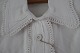 Shift / dress made of flanellette, with long 
sleeves
An antique shift with an asymetric closing and 
good details to make the dress beautiful
The antique, Danish linen and fustian is our 
speciality