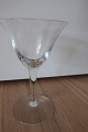 Glas für Weiss Wein
Holmegaard Glasværk in Dänemark
Name: Birkholm Glas
Design Per Lütken, Dänemark
1942
H: um 13cm
12 stk.
Preis pro stk. = DKK 90,- 
Preis für alle 12 Gläser = DKK 900,- 
In gutem Zustand