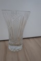 Gammel vase af krystalglas
Med smukke slibninger
Tung
H: 15,5cm
