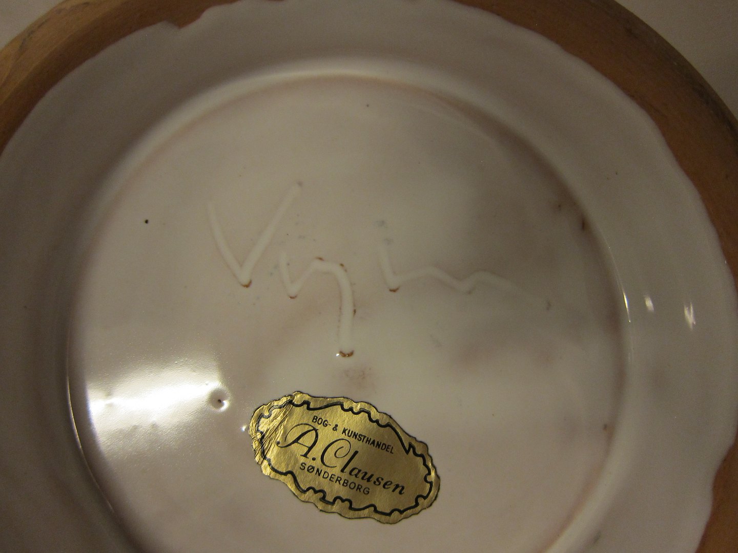fingeraftryk Disciplin råb op ViKaLi - Skål / opsats * Keramikskål formet som høne * Design: Viggo Kyhn *  Signatur i bu